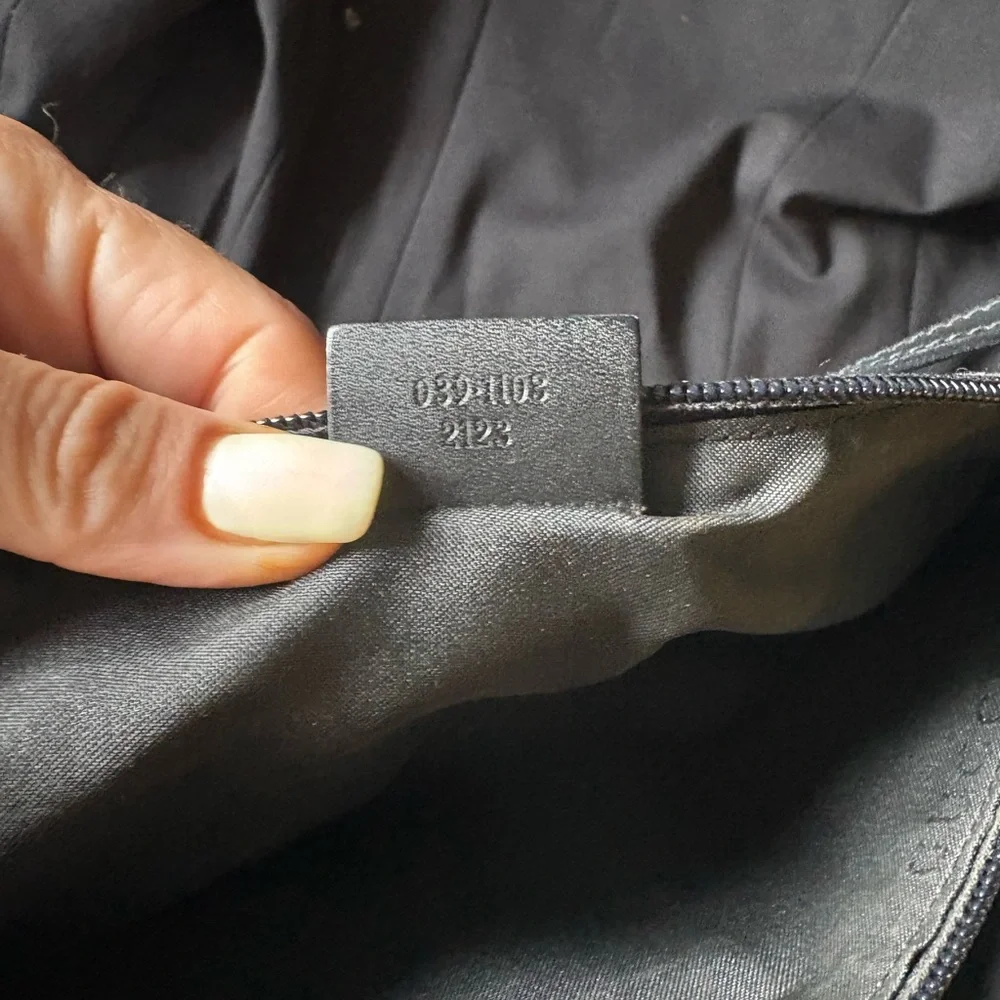 Gucci Black Shoulder Bag with Gold Hardware - Picture 3 of 7